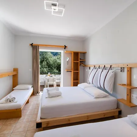 Nikolas Apartahotel 3*